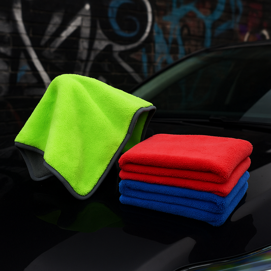 Les Chiffons Microfibre : L’Accessoire Essentiel pour un Detailing Auto Parfait